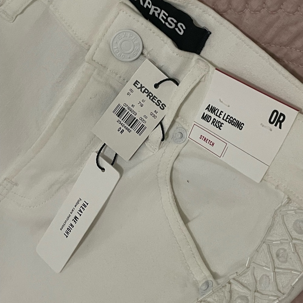 BNWT EXPRESS WHITE LEGGING JEANS